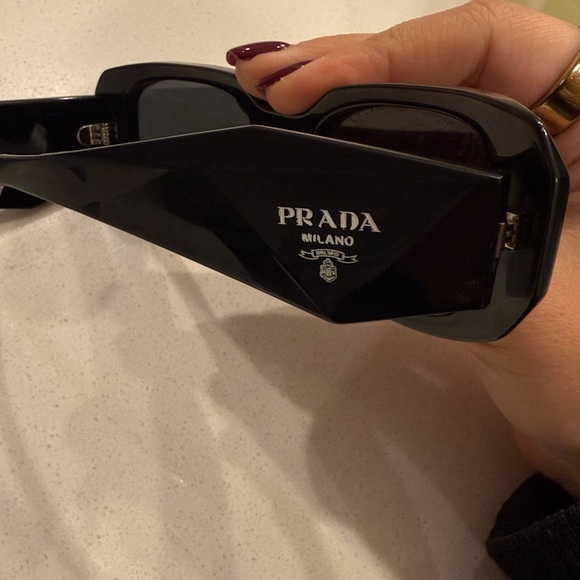 Prada sunglasses - Picture 3 of 11